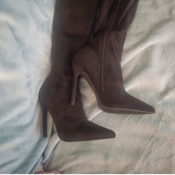 Liliana Elegant Black Over-the-Knee Boots - Picture 3 of 8